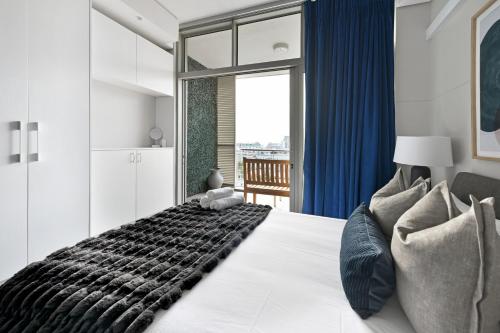 Yaya Modern Apartment with City Ocean & Mountain views