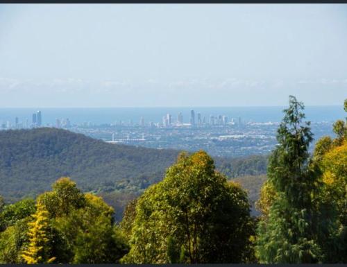 Spectacular Gold Coast Skyline Views — hotel in Tamborine Mountain