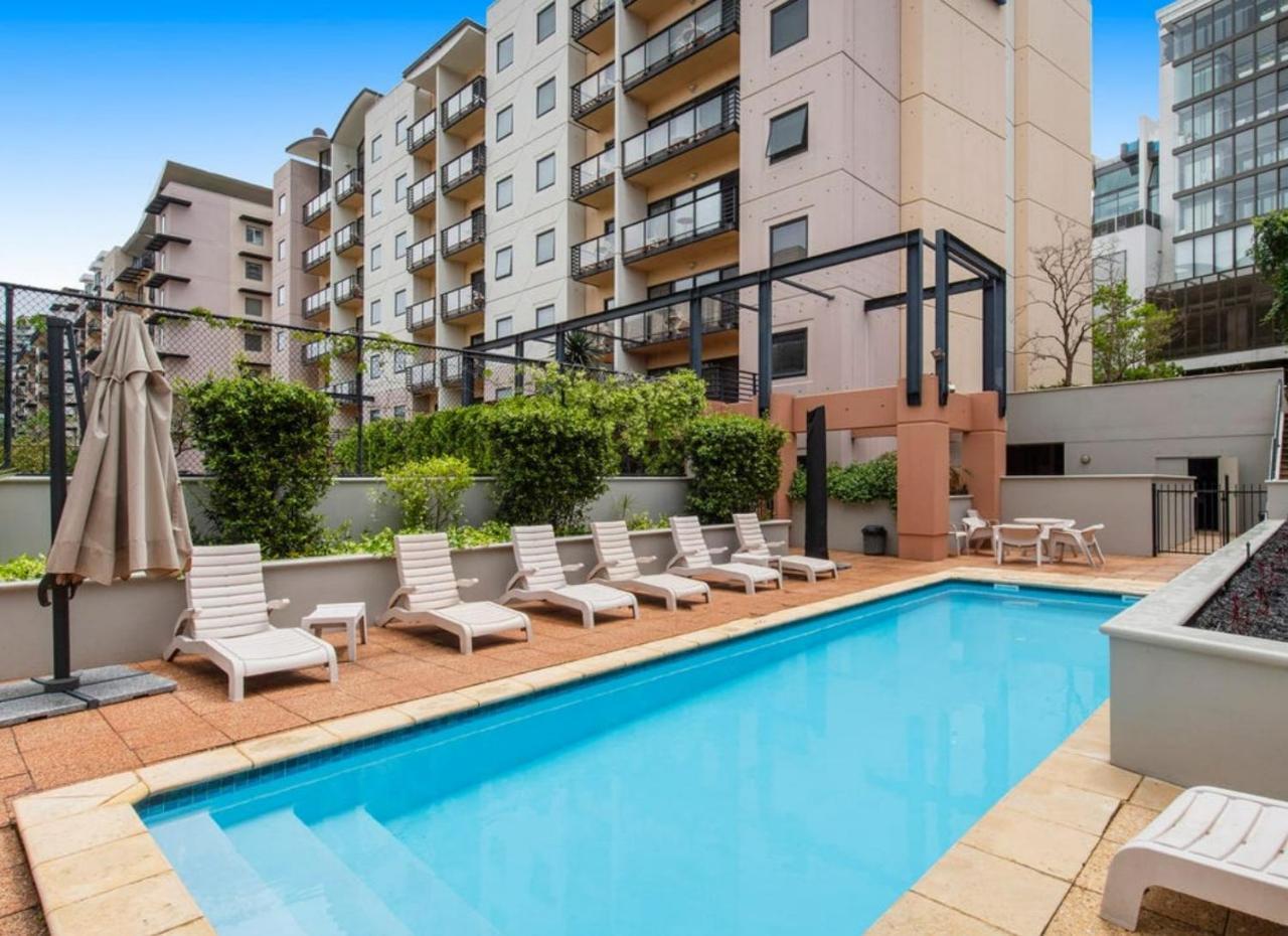 Kings Park Oasis with private courtyard pool free secure allocated parking and gym — 4-Star Luxury Hotel in Perth, Australia