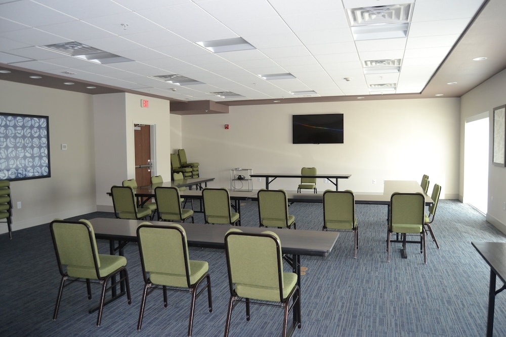Holiday Inn Express & Suites Goodlettsville N Nashville by IHG - photo 40