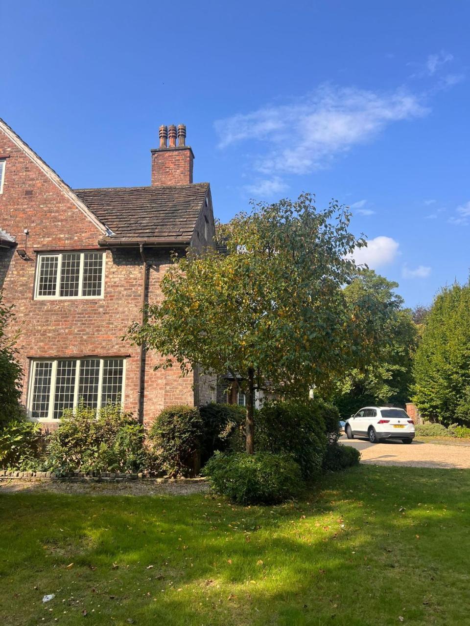 GreyStoke Manor Close To Airport Sleeps 14 — 4-Star Luxury Hotel in Hale, United Kingdom