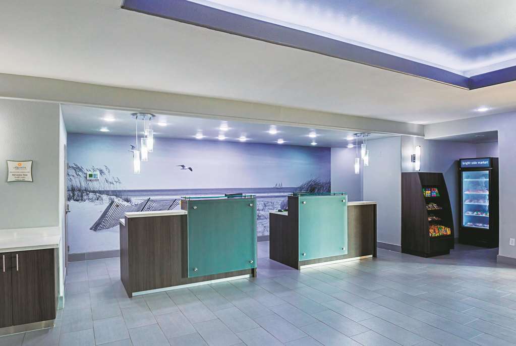 La Quinta Inn & Suites by Wyndham Port Lavaca - photo 10