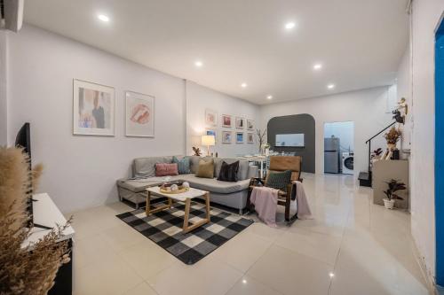 Spacious Haven Chatuchak Market 5BR 10 Sleeps RB1