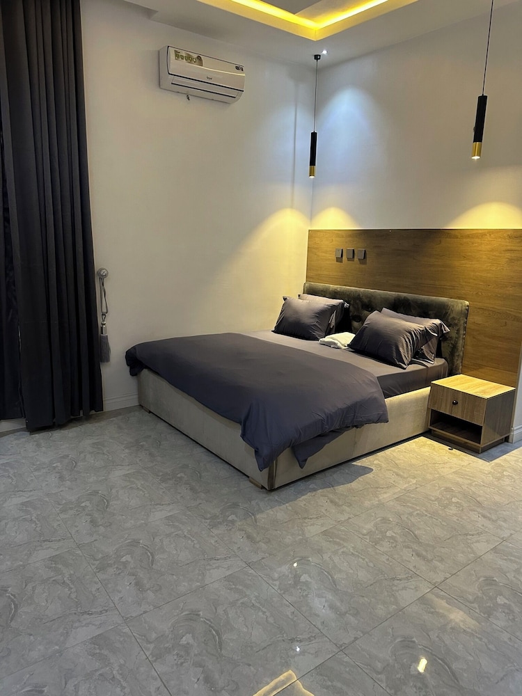 Jayz Shortlet Apartment — 5-Star Luxury Hotel in Abuja, Nigeria