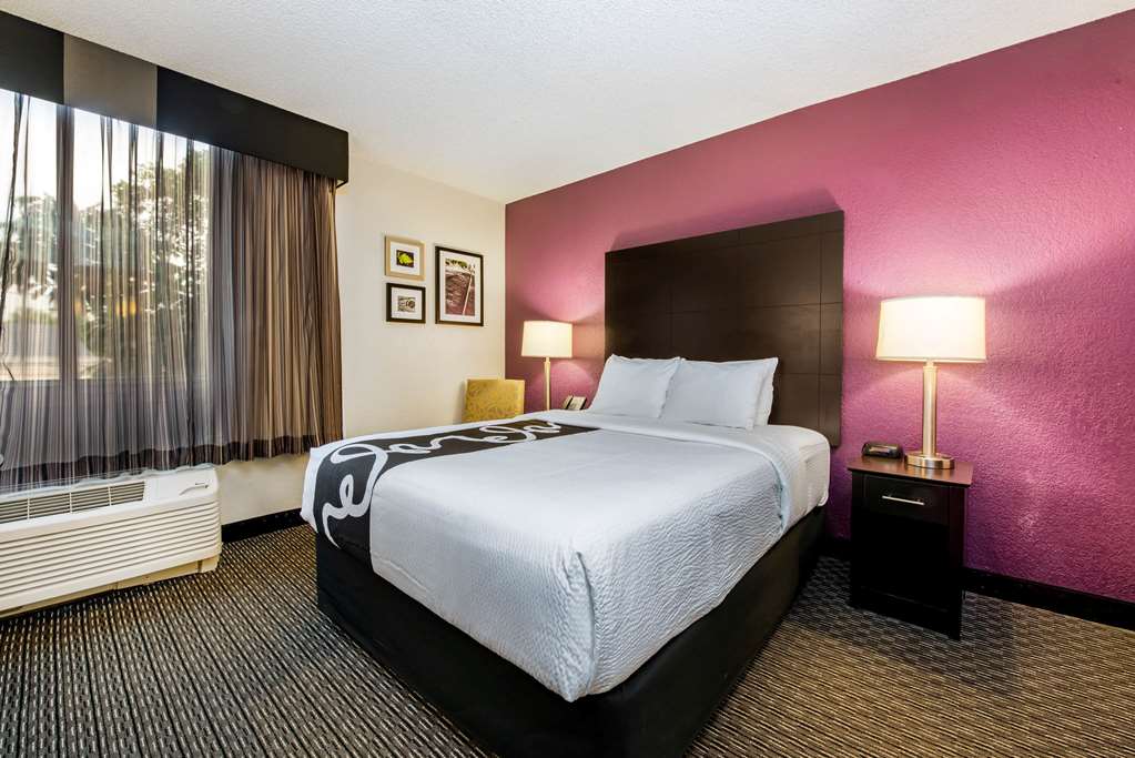 La Quinta Inn & Suites by Wyndham Fort Lauderdale Tamarac - photo 21