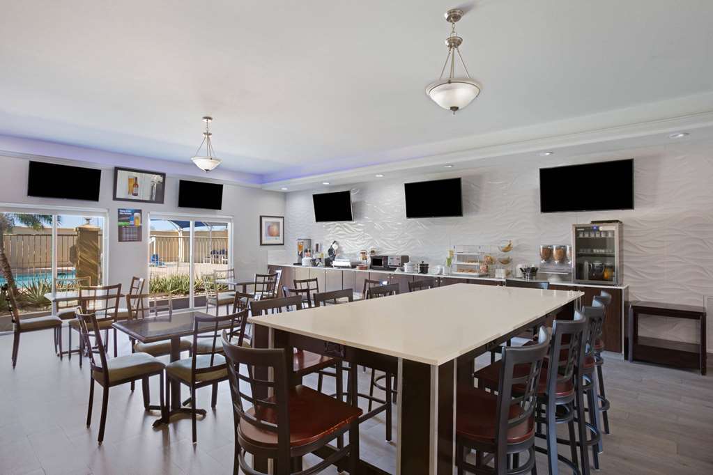 La Quinta Inn & Suites by Wyndham Raymondville - photo 118