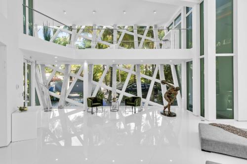 Villa Loggia Oasis Luxurious 6BD 7BA with Resort Style Pool - photo 35