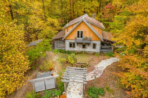 Cabin Porch Paradises — 4-Star Luxury Hotel in Unionville, United States