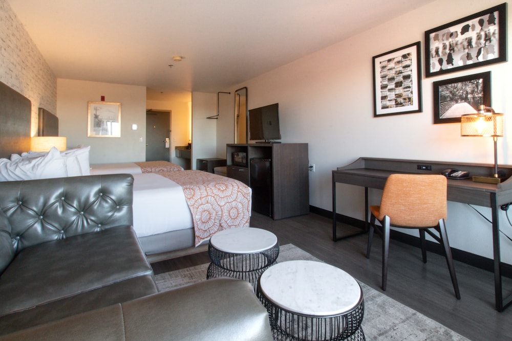 Oxford Suites Chico - photo 8