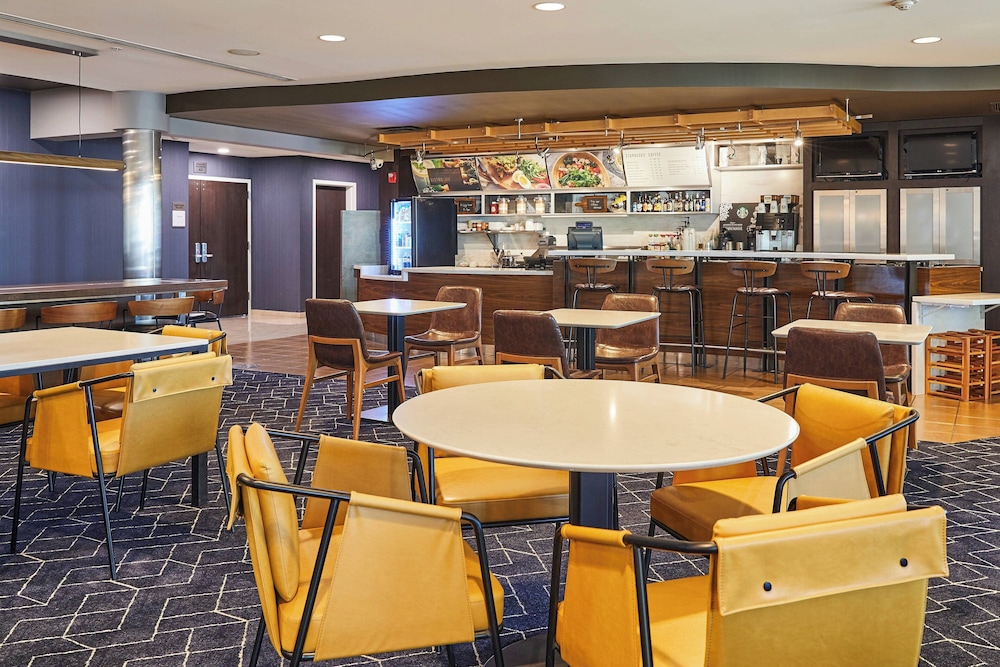 Courtyard by Marriott Medford Airport - photo 53