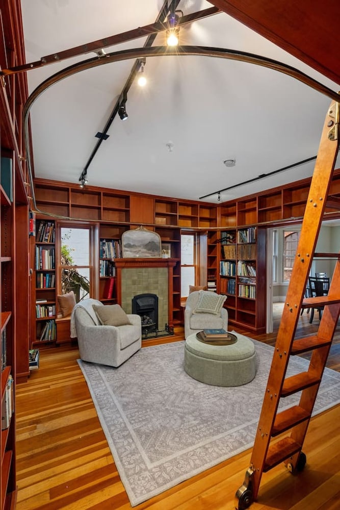 Historic Hideaway in BC - last minute hotel in Vancouver
