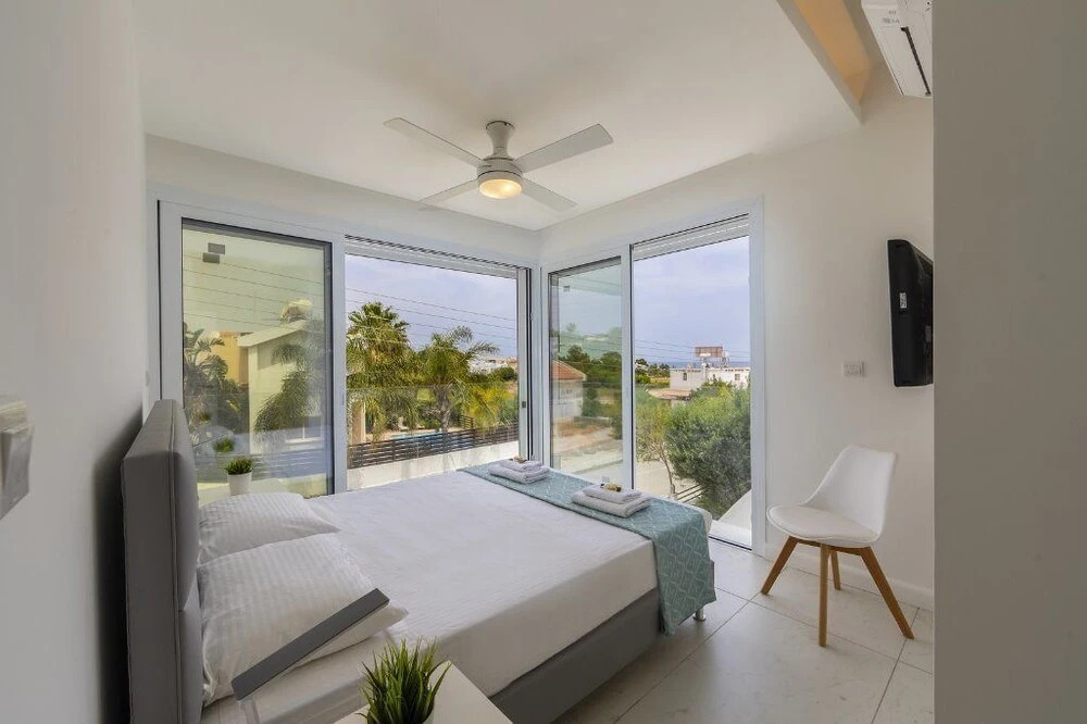 Sunset Family Villa w heated pool 1Min Walk to Beach