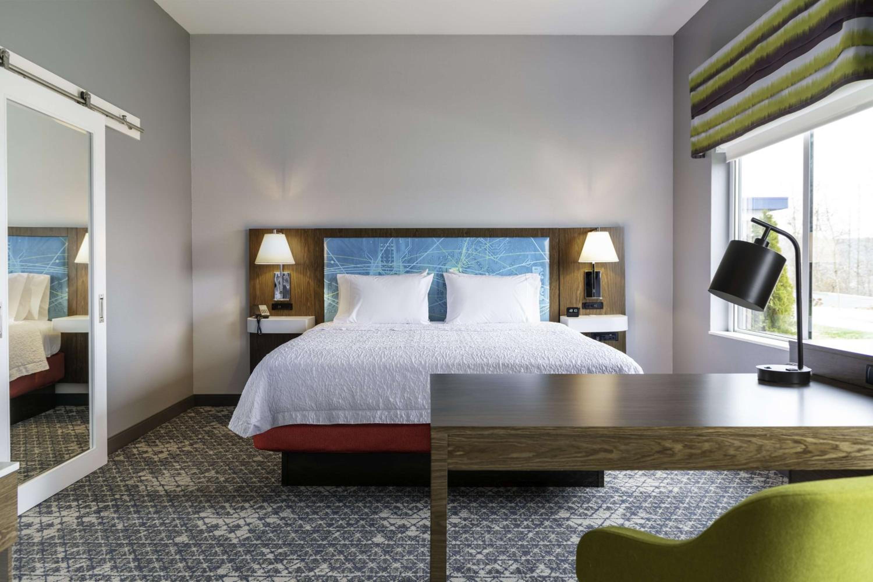 Hampton Inn & Suites Pittsburgh New Stanton - featured photo