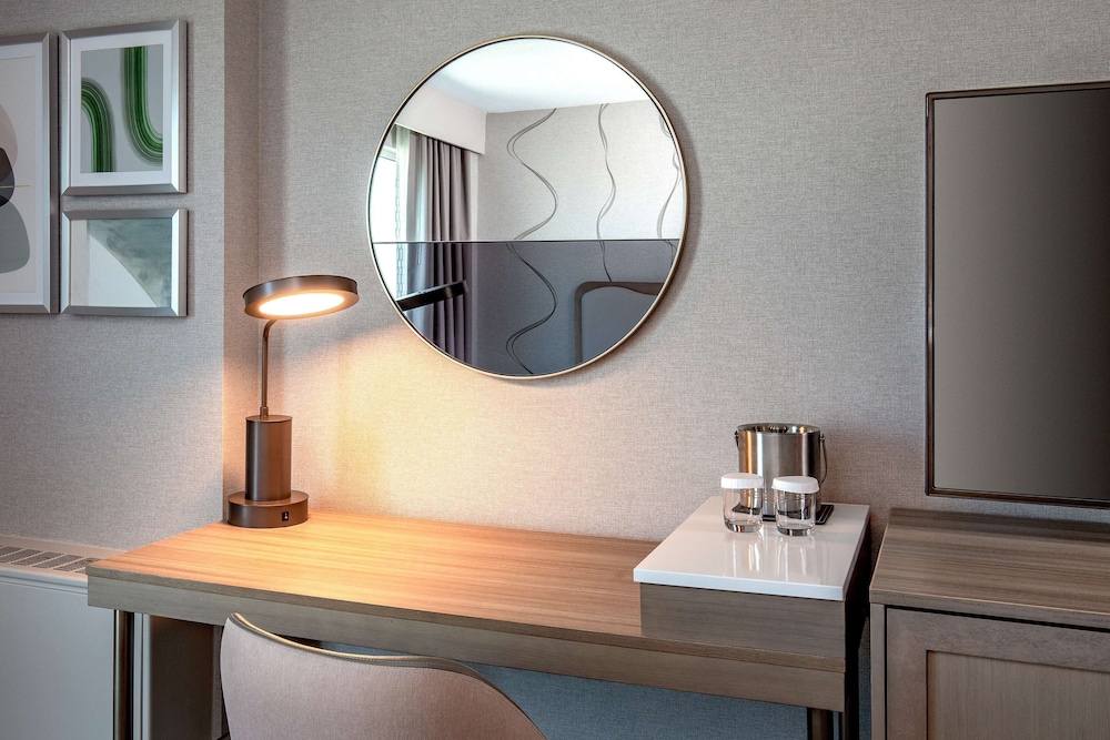 DoubleTree by Hilton Chicago North Shore Conference Center - photo 20