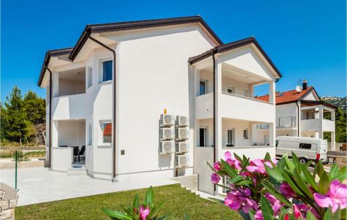 2 Bedroom Cozy Apartment In Banjol — 4-Star Luxury Hotel in Banjol, Croatia