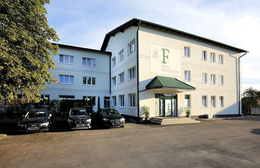 Hotel Neubauerhof - last minute hotel in Hoersching