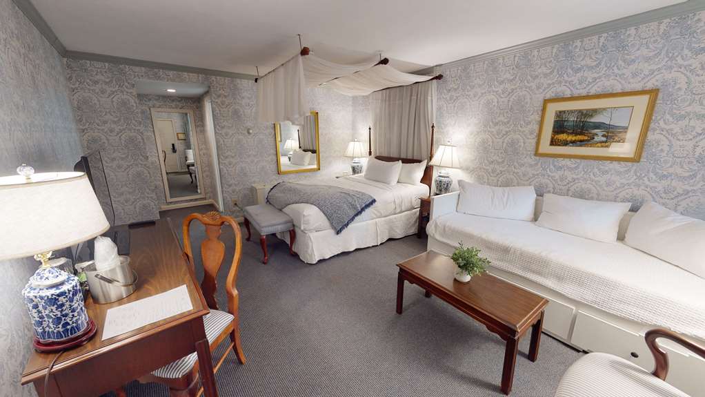 Avon Old Farms Hotel - photo 8
