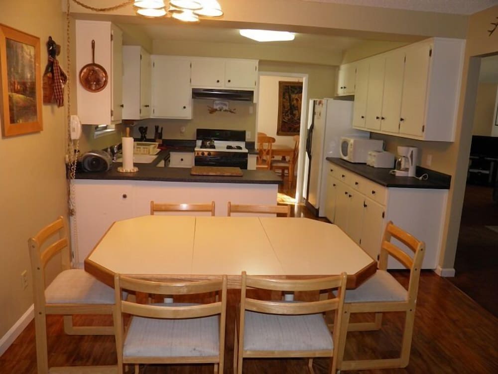 3832 Regina Rd. - photo 9