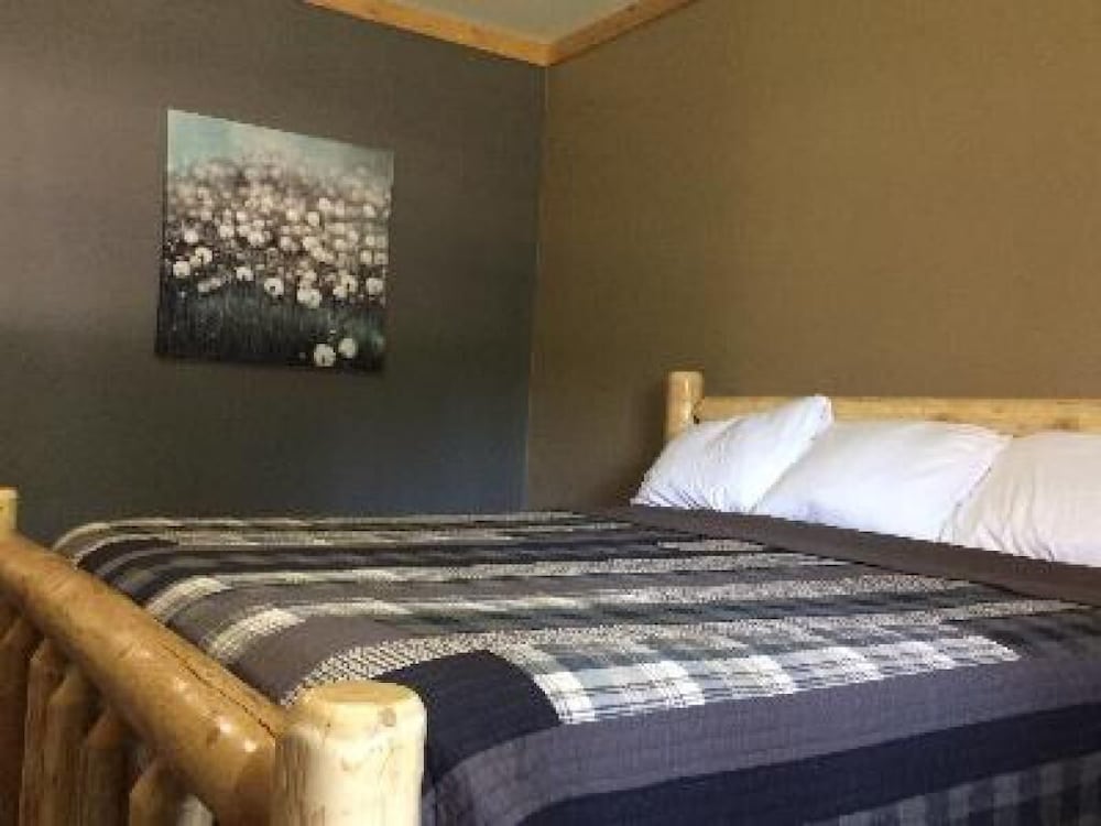 Big Horse Inn and Suites - featured photo