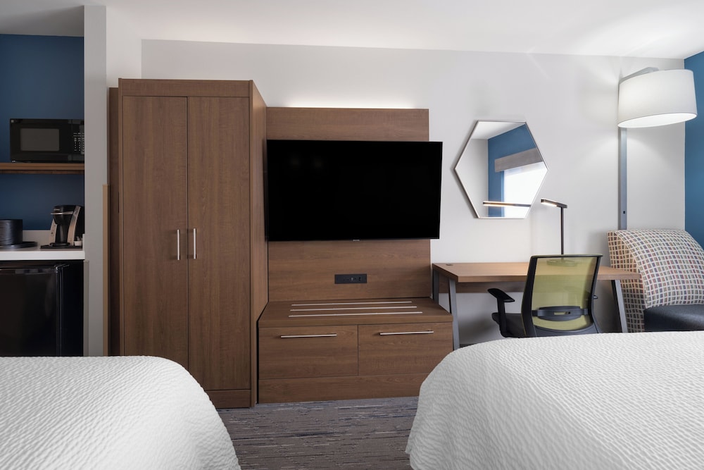 Holiday Inn Express Sheboygan Kohler by IHG - photo 19