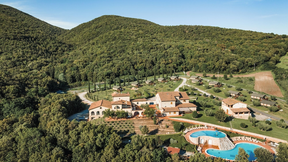 Resort Le Tegole — hotel in Riparbella