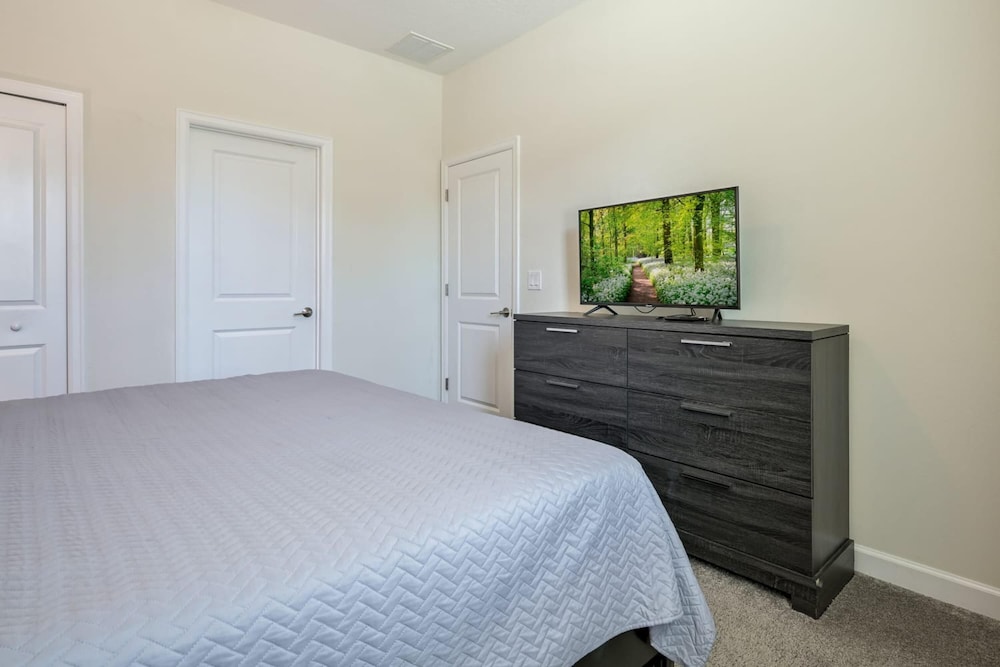 Family Paradise Space Themed Perfect Location - photo 23