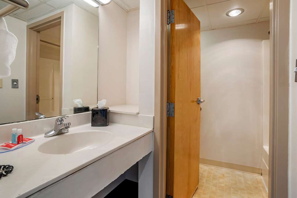 Econo Lodge Inn & Suites Rehoboth Beach - photo 13