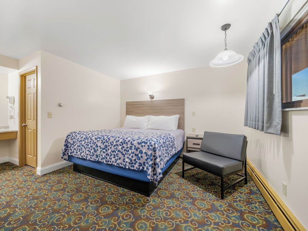 Kingsway Inn - photo 42