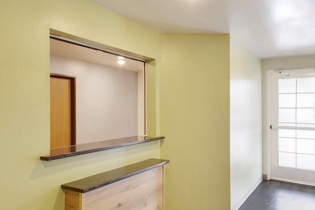 WoodSpring Suites Conroe - photo 6