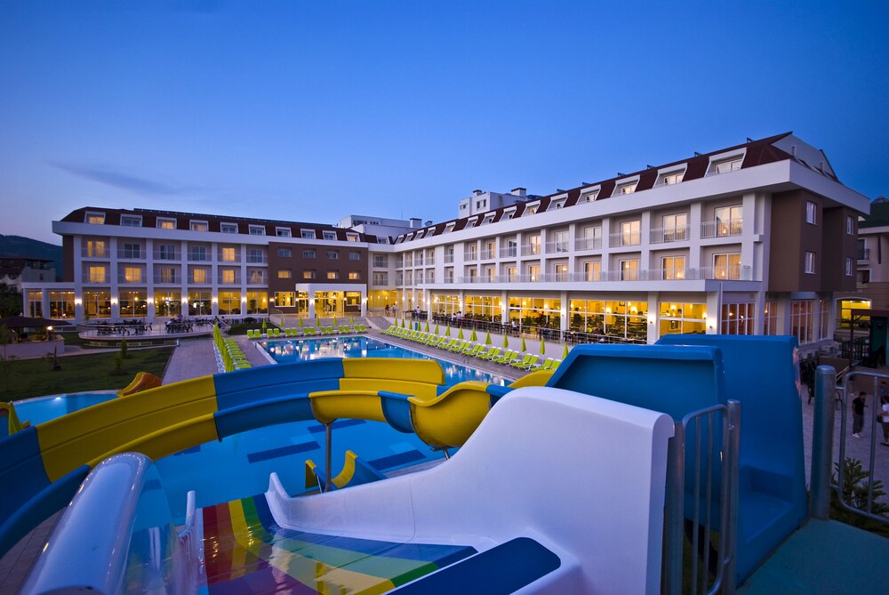 White Lilyum Hotel All Inclusive — 4-Star Luxury Hotel in Kemer, Turkey