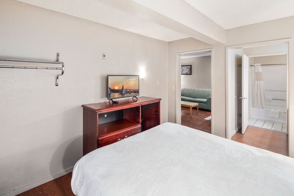 Inn at Lake Washington By OYO I 405 - photo 11