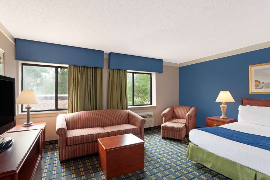 Baymont by Wyndham Memphis East - photo 13