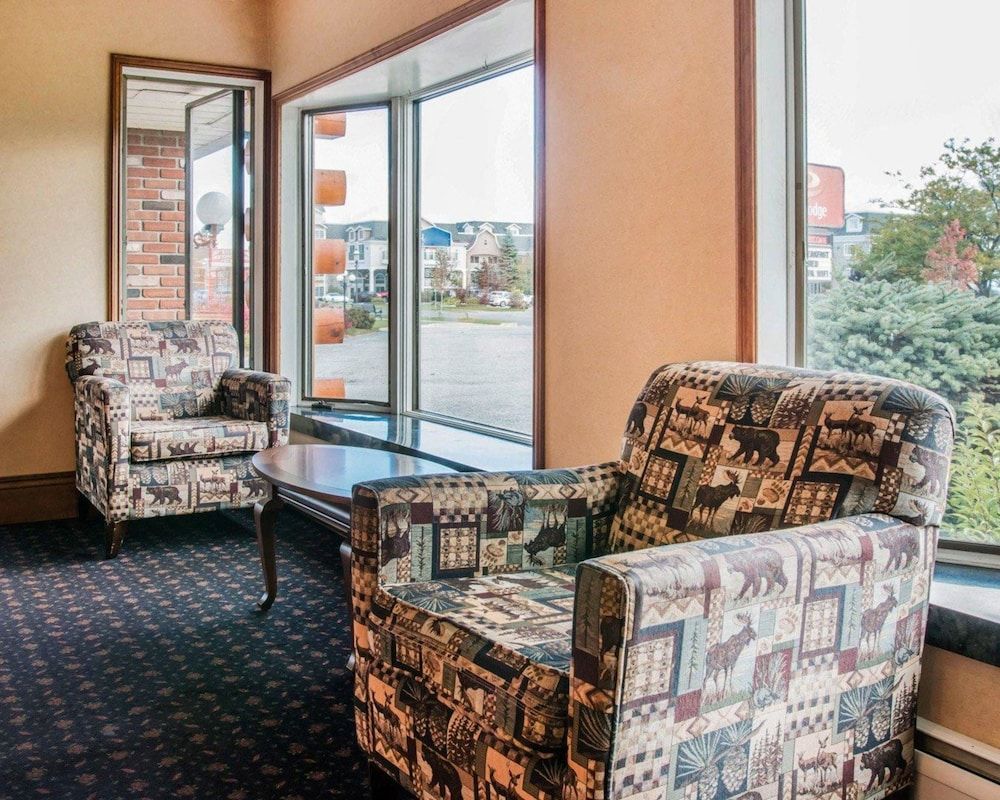 Econo Lodge Mackinaw City - photo 19