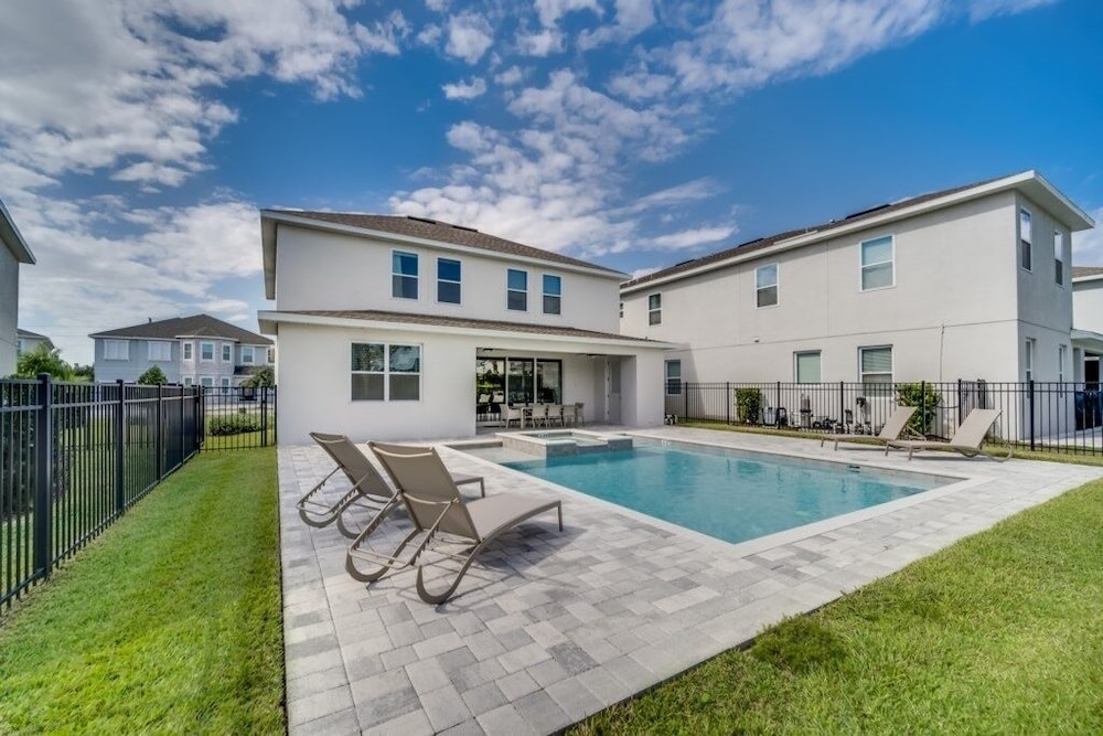 Brand New Encore Resort 5 Bed Resort Home 5 Bedroom Villa - photo 36