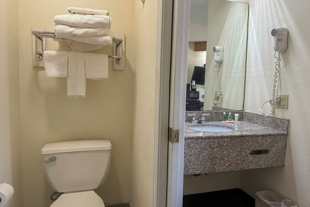 Classic Inn By OYO I 240 Near Memphis Airport - photo 61