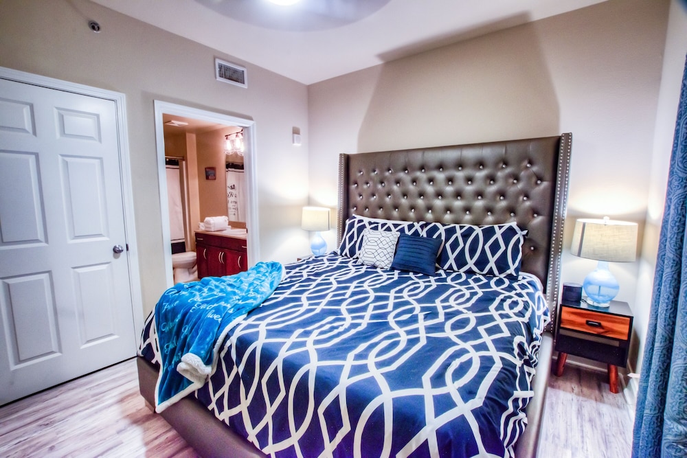 Laketown Wharf Resort by Aneliya's Rentals - photo 18