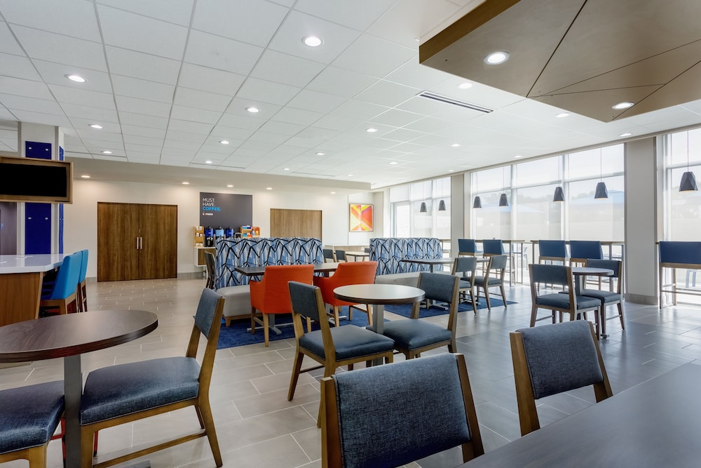 Holiday Inn Express & Suites Tampa Stadium Airport Area by IHG - photo 36