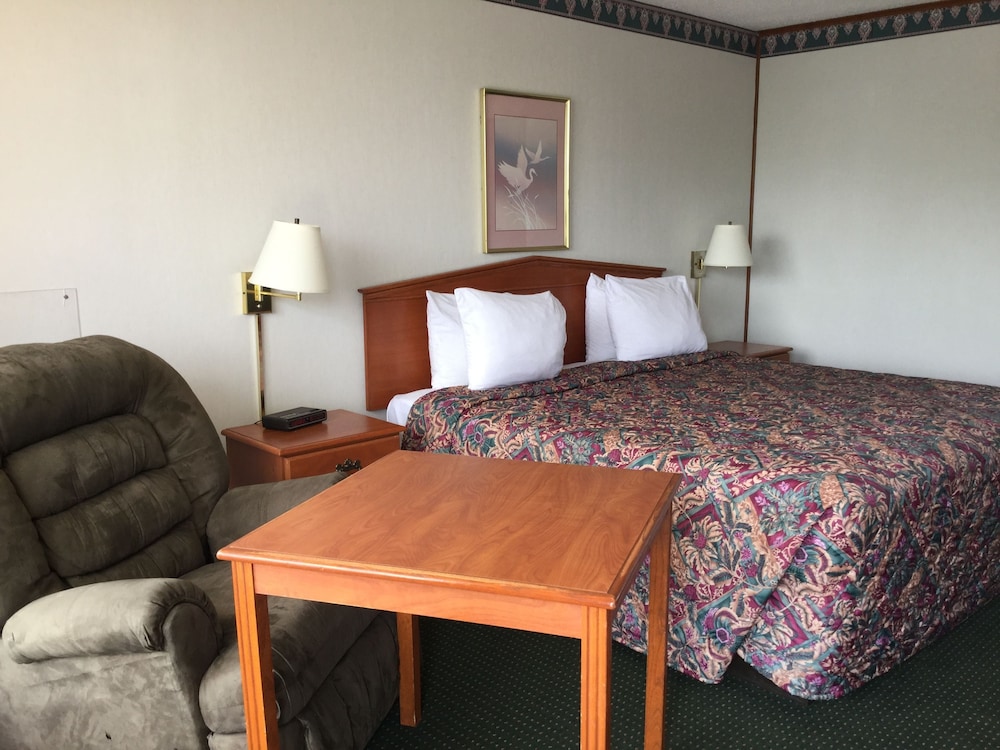 Sunset Inn Clarksville - photo 3