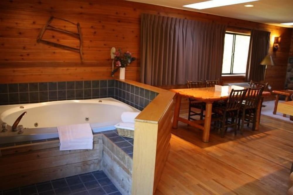 The Lodge at Crooked Lake - photo 14