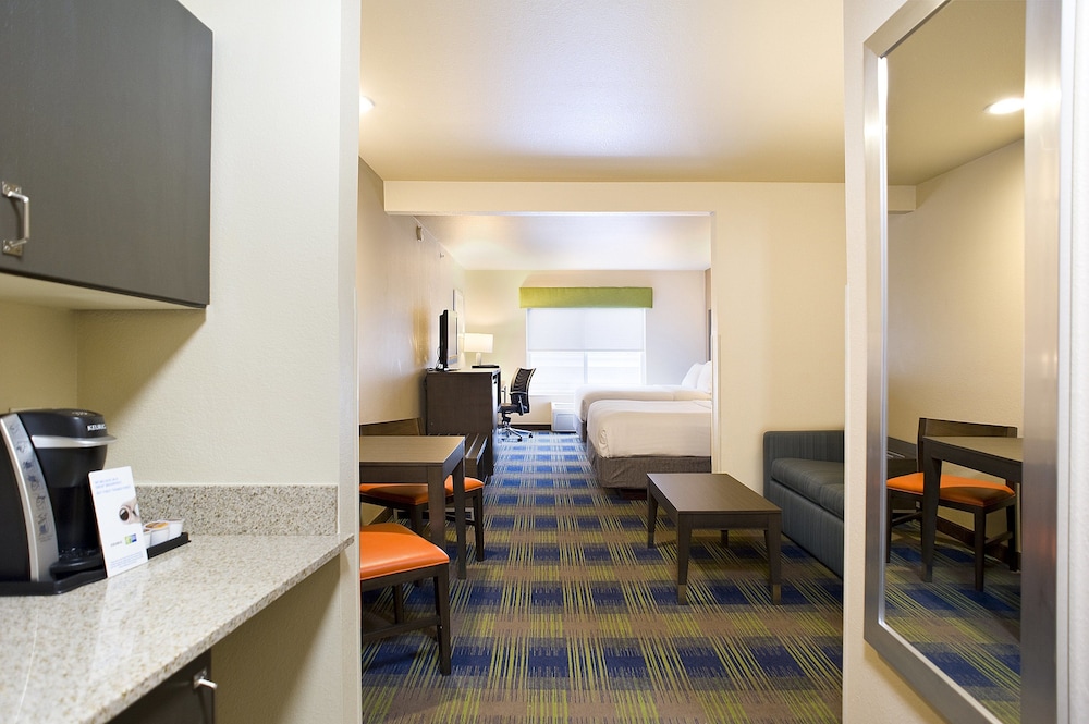 Garner Hotel Brookings by IHG - photo 4
