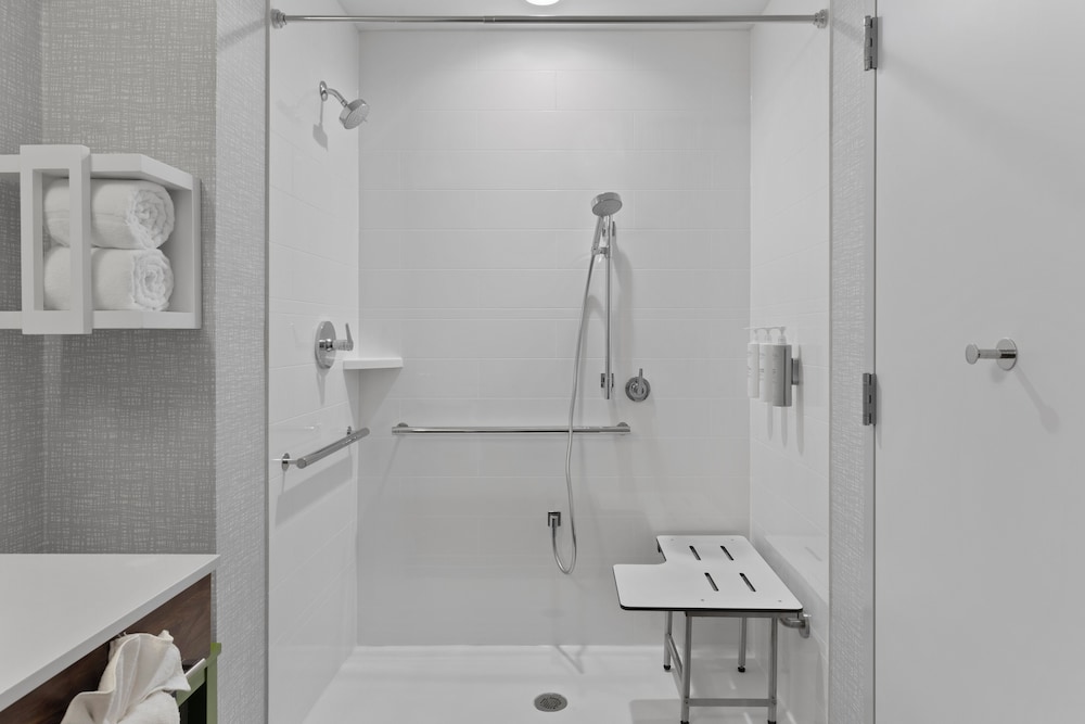 Hampton Inn Saline - photo 22