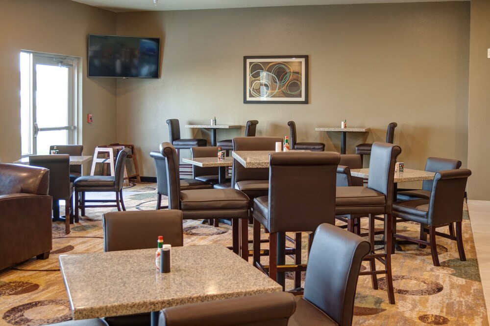 Cobblestone Hotel & Suites Jefferson - photo 36