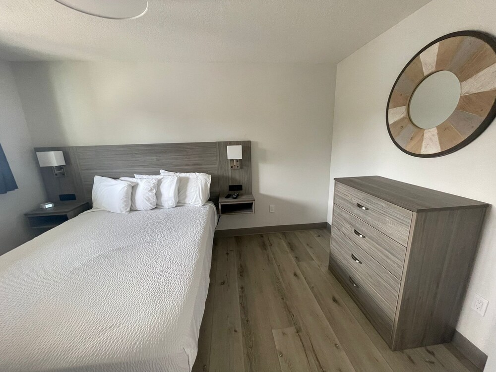 West Beach Suites - photo 41