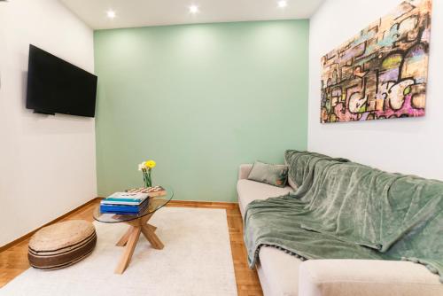 Mary's Haven Apt Near Metro Station And Acropolis — 4-Star Luxury Hotel in Athens, Greece
