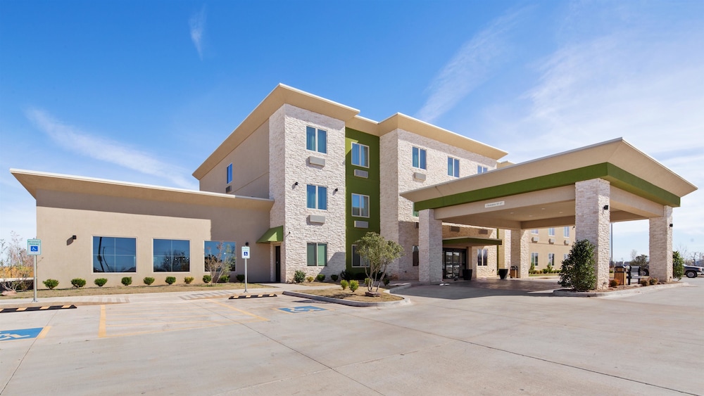 Best Western Lindsay Inn & Suites - carbon neutral hotel in Lindsay