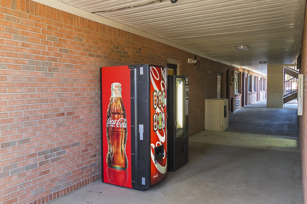 Red Roof Inn & Suites Scottsboro - photo 39
