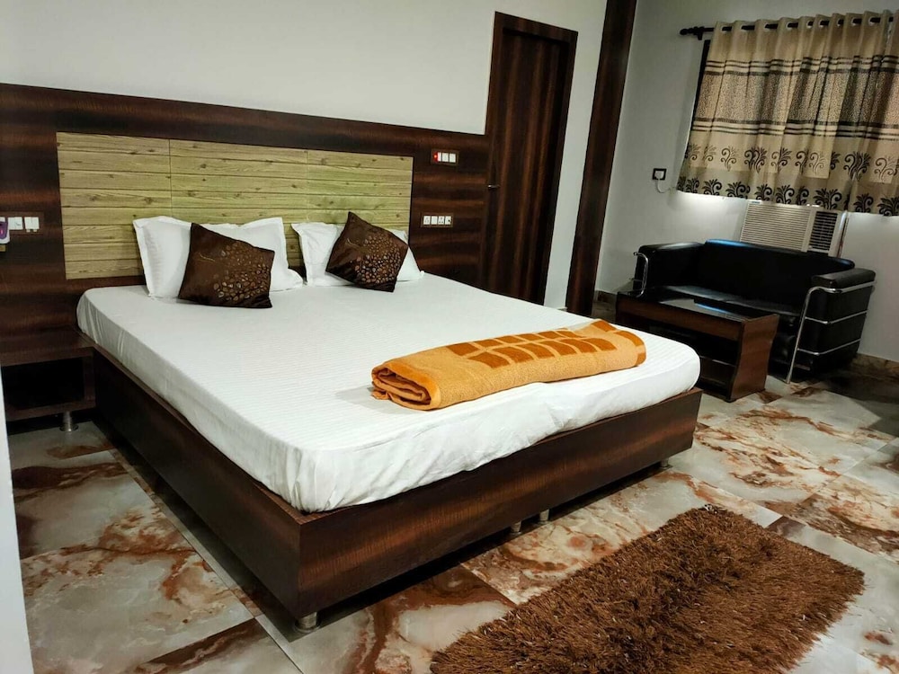 Hotel Punjabi Haandi in Kichha, India