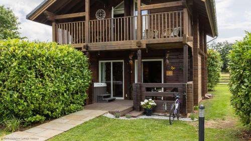 Lake View Lodge with Hot Tub — 4-Star Luxury Hotel in Thirsk, United Kingdom