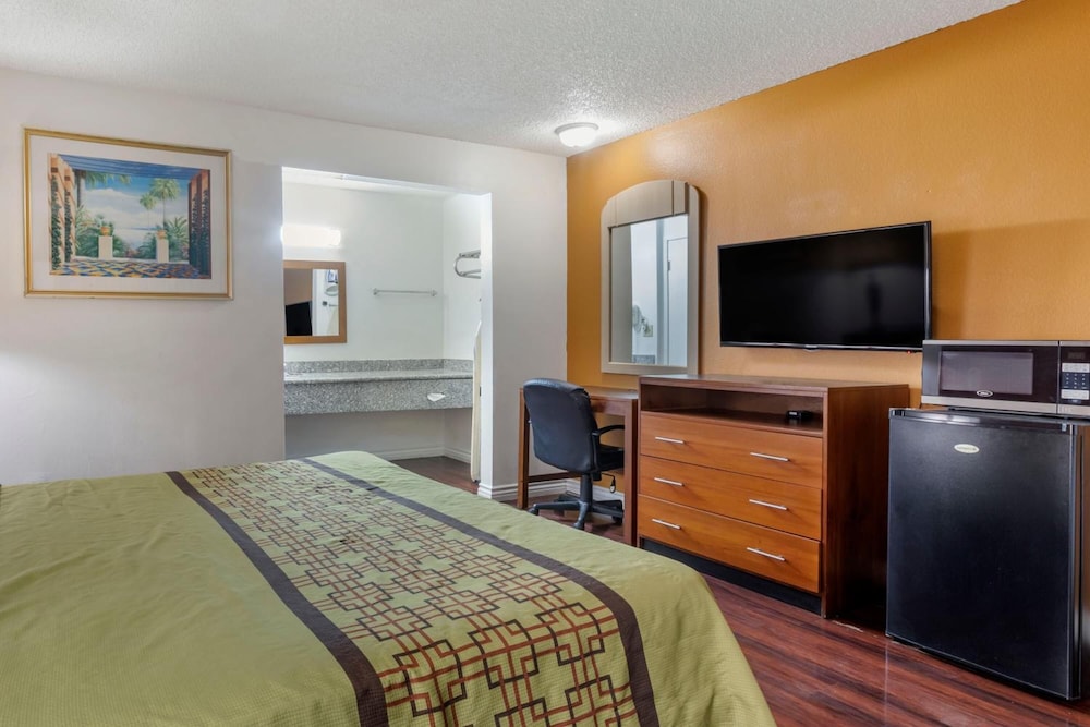 Riverside Inn & Suites - photo 28