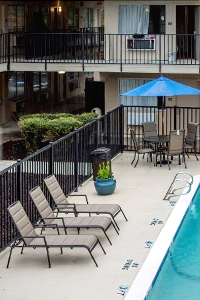 Capital O Hotel Richmond Hill Savannah area I 95 - photo 39